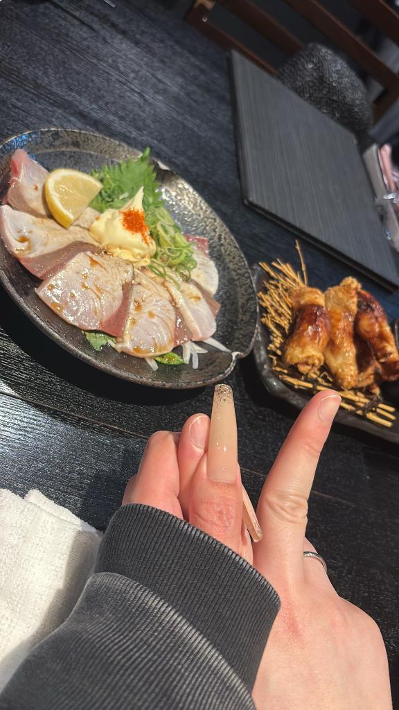 데이트‪‪🫶︎‪ ̖́-‬
