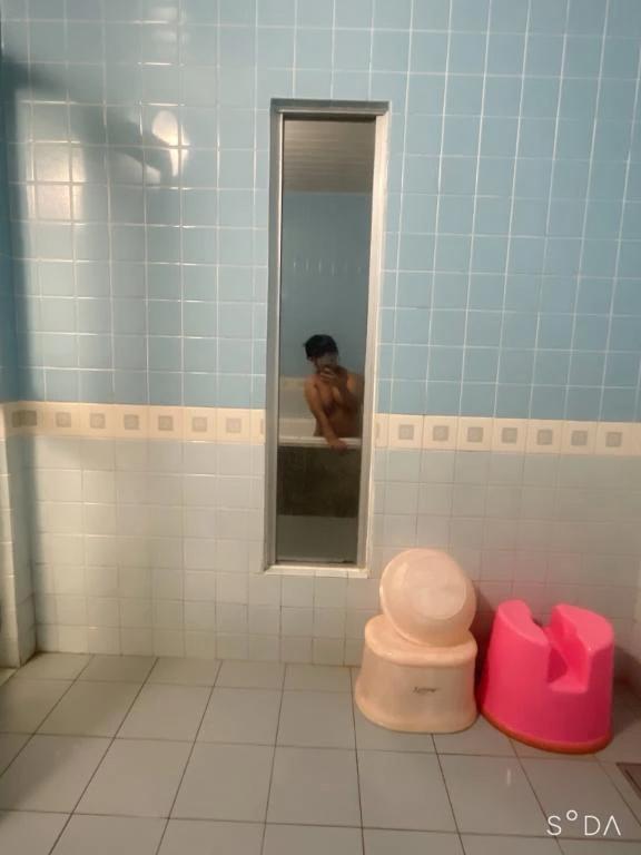 어떤 장소에서. . .